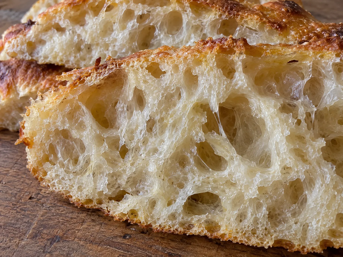 Focaccia al rosmarino appena sfornata